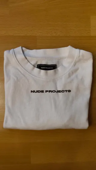 *ORIGINAL* Camiseta Nude Project