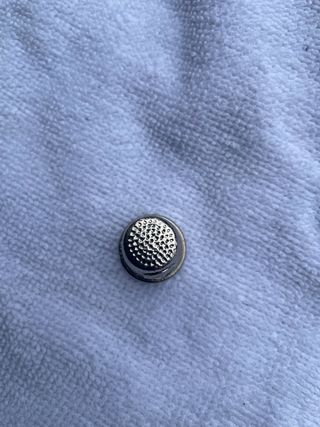 Dedal vintage con diseño grabado