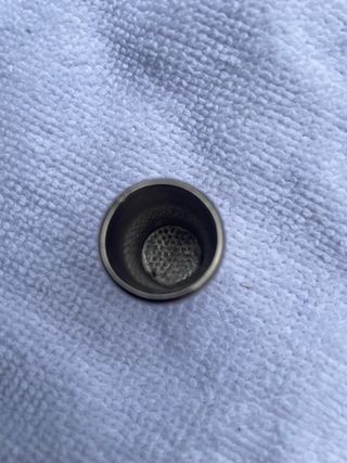 Dedal vintage con diseño grabado