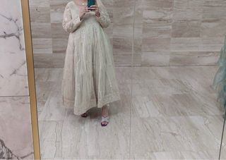 Vestido largo beige elegante