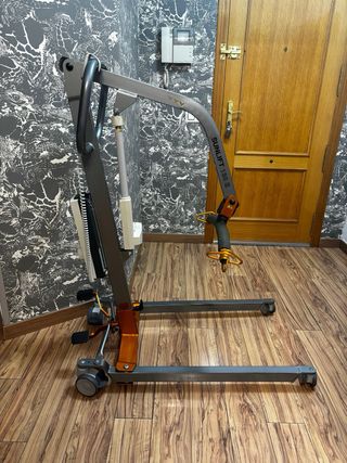 Grúa para cuidado de personas dependientes