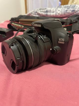 Canon EOS 1300D + 2 objetivos y accesorios