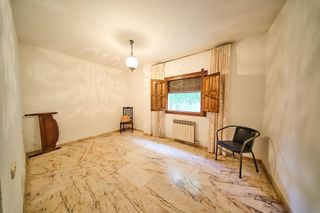 Chalet en venta en Zubia (La)