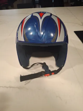 Casco de esquí infantil 53/54. Los dos cascos 10€