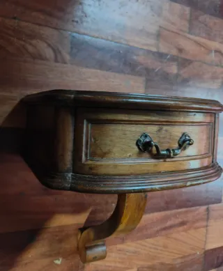 Antigua mesita de pared de roble