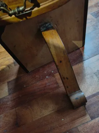 Antigua mesita de pared de roble