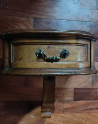 Antigua mesita de pared de roble