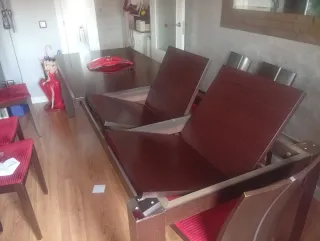 Mesa de comedor y sillas madera y tela