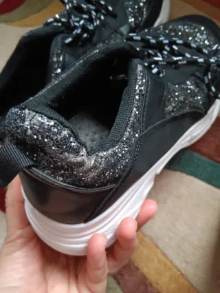 2 pares zapatillas deportivas y casuales