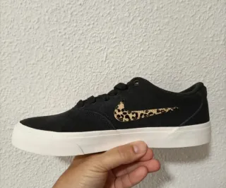 T40 Nike Charge Suede SE