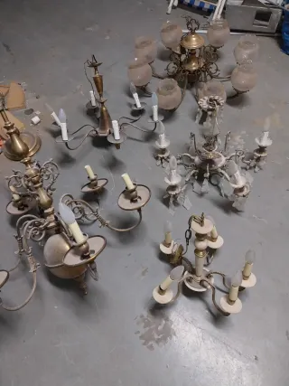 Lámparas antiguas de bronce y cristal