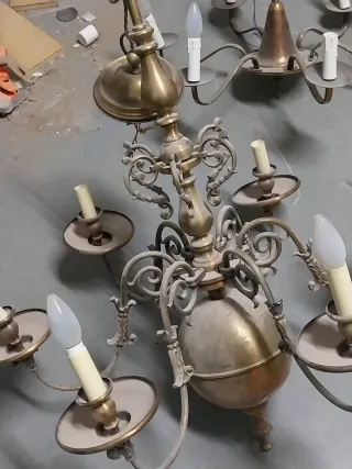 Lámparas antiguas de bronce y cristal