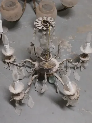 Lámparas antiguas de bronce y cristal