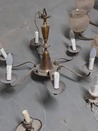 Lámparas antiguas de bronce y cristal