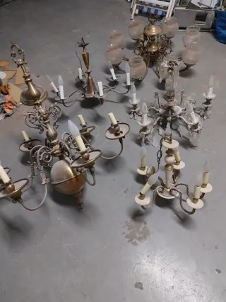 Lámparas antiguas de bronce y cristal