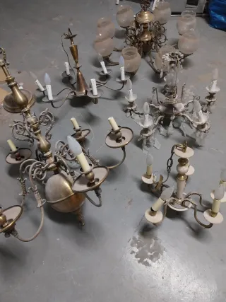 Lámparas antiguas de bronce y cristal