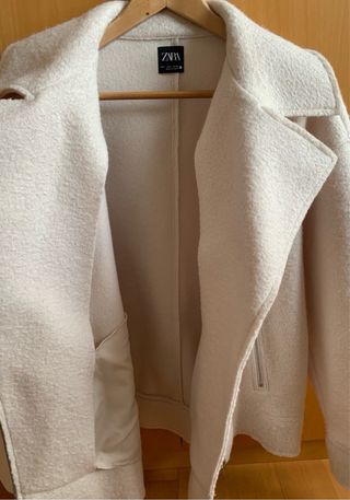 Chaqueta Zara color crudo Talla S. Perfecto estado