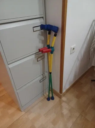 Muletas infantiles de colores