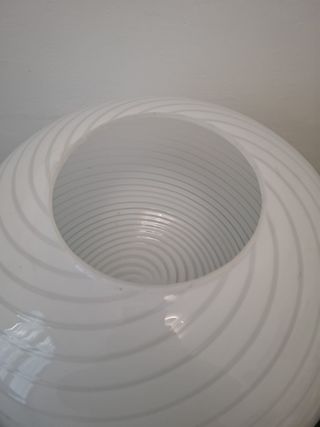 Lampada a sospensione globo vetro swirl anni '70