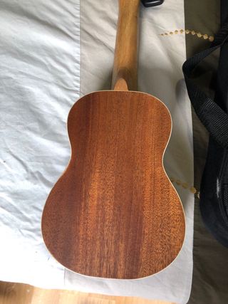 Ukelele Soprano  SINNER de Madera con Funda