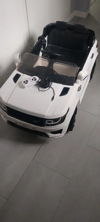 Coche teledirigido para bebés