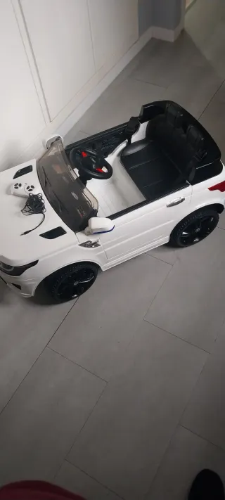 Coche teledirigido para bebés