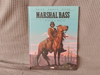 Marshal Bass 1. Black & White