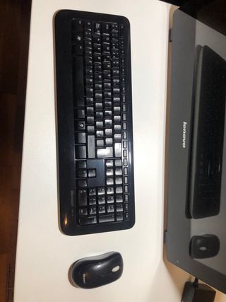 ORDENADOR TODO EN UNO LENOVO + TECLADO Y RATON