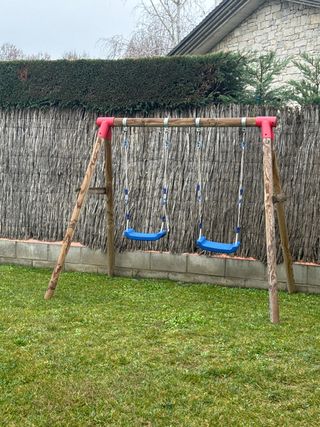 Columpio infantil de madera