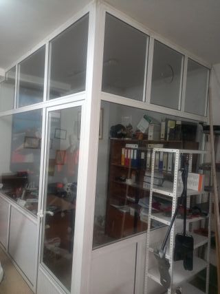 Mampara oficina aluminio con puerta