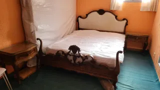 Cama antigua de madera con mesillas 1,35 x 1,90 m
