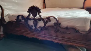 Cama antigua de madera con mesillas 1,35 x 1,90 m