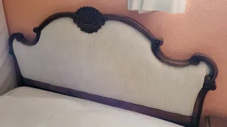 Cama antigua de madera con mesillas 1,35 x 1,90 m