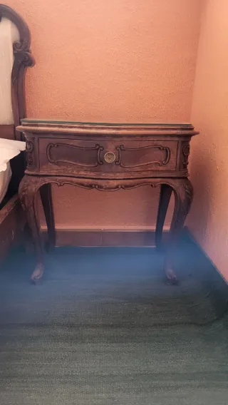 Cama antigua de madera con mesillas 1,35 x 1,90 m