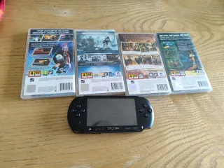 PSP Sony Nera + 4 Giochi