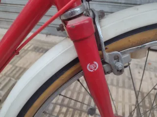 Bicicleta BH Gacela...... Clásica Roja con Cesta