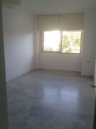 Piso en venta en La Buhaira en Sevilla