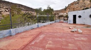 Local comercial en venta en Castell del Rey en Almería