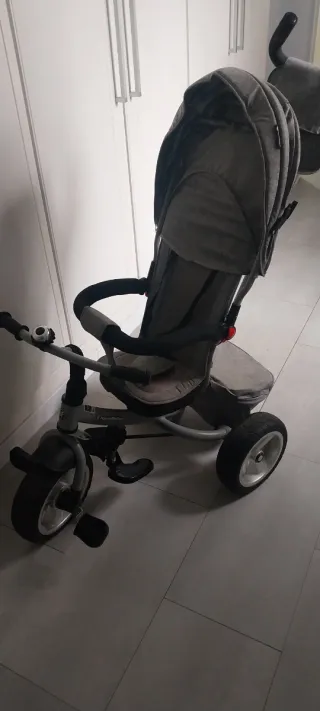 Triciclo infantil.