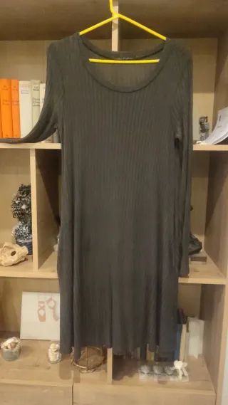 Vestido marrón de manga larga