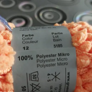 3 gomitoli filato effetto bouclè arancione