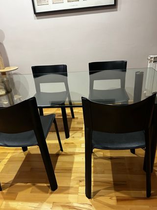 Mesa Comedor Cristal y 4 Sillas Piel