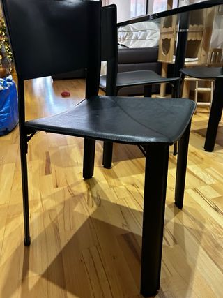 Mesa Comedor Cristal y 4 Sillas Piel