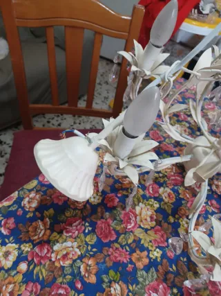 Lampadario beige con cristalli