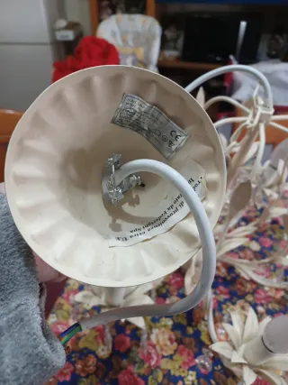 Lampadario beige con cristalli