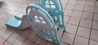 Tobogán infantil plegable con canasta