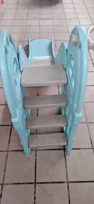 Tobogán infantil plegable con canasta