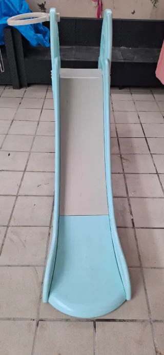 Tobogán infantil plegable con canasta