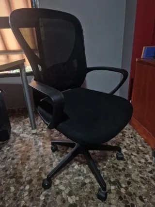 Silla de oficina ergonómica negra