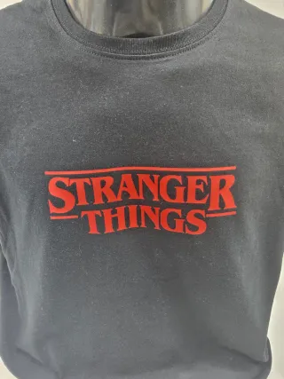 Camiseta Stranger Things Negra